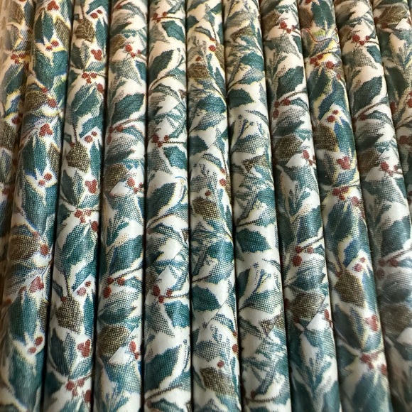 🧡10/$10 Pier one Christmas holly paper straws - Picture 2 of 3